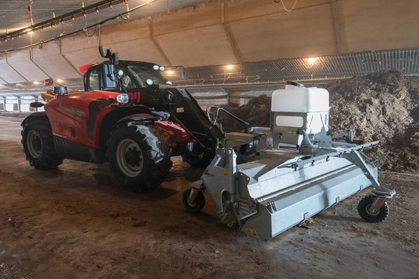 Balayeuse Manitou SCC2600 HWA+