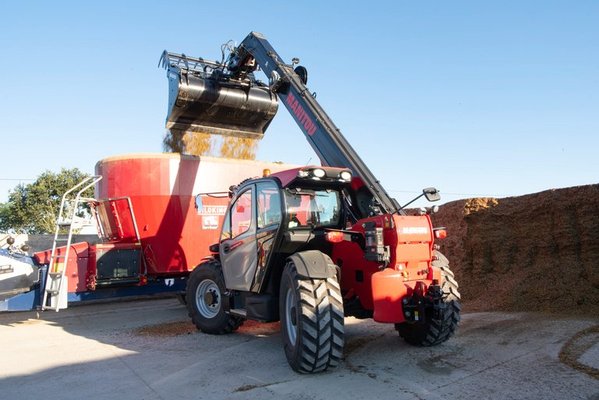Chariot télescopique agricole Manitou MLT841-145 PS+