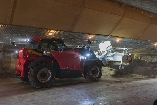 Balayeuse Manitou SCC2600 HWA+