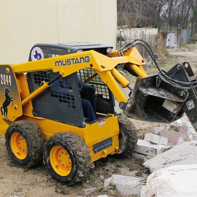Chargeuse compacte sur pneus Mustang SL2044