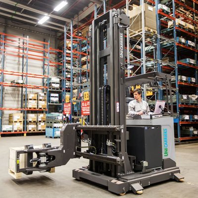 Chariot à mât rétractable UniCarriers URS150