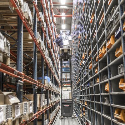 Préparateur de commandes UniCarriers EPM100