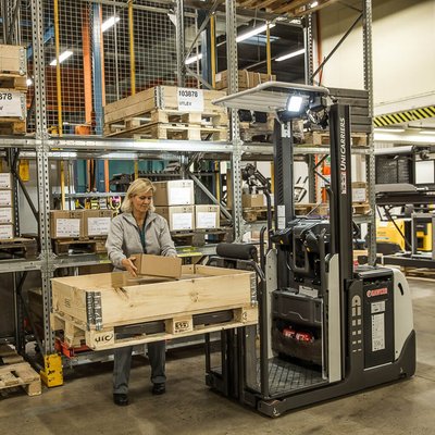 Préparateur de commandes UniCarriers EPL100