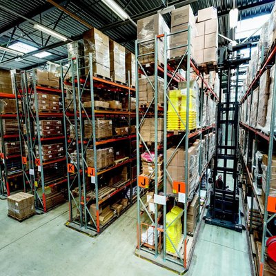 Chariot à mât rétractable UniCarriers URS150