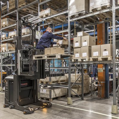Préparateur de commandes UniCarriers EPM100