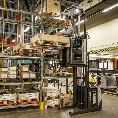 Préparateur de commandes UniCarriers EPL100