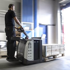 Transpalette électrique UniCarriers PLP200 - 1