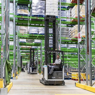 Chariot à mât rétractable UniCarriers UHX200
