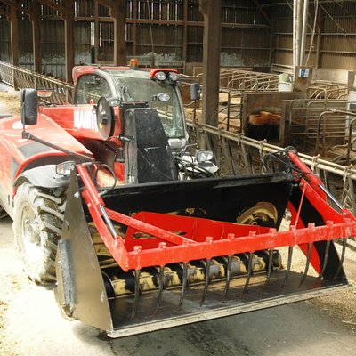 Godet désileur-distributeur Manitou CGD2200/1700