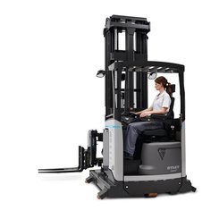 Chariot à mât rétractable UniCarriers URS150 - 1