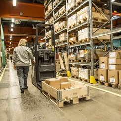 Préparateur de commandes UniCarriers EPL100 - 4